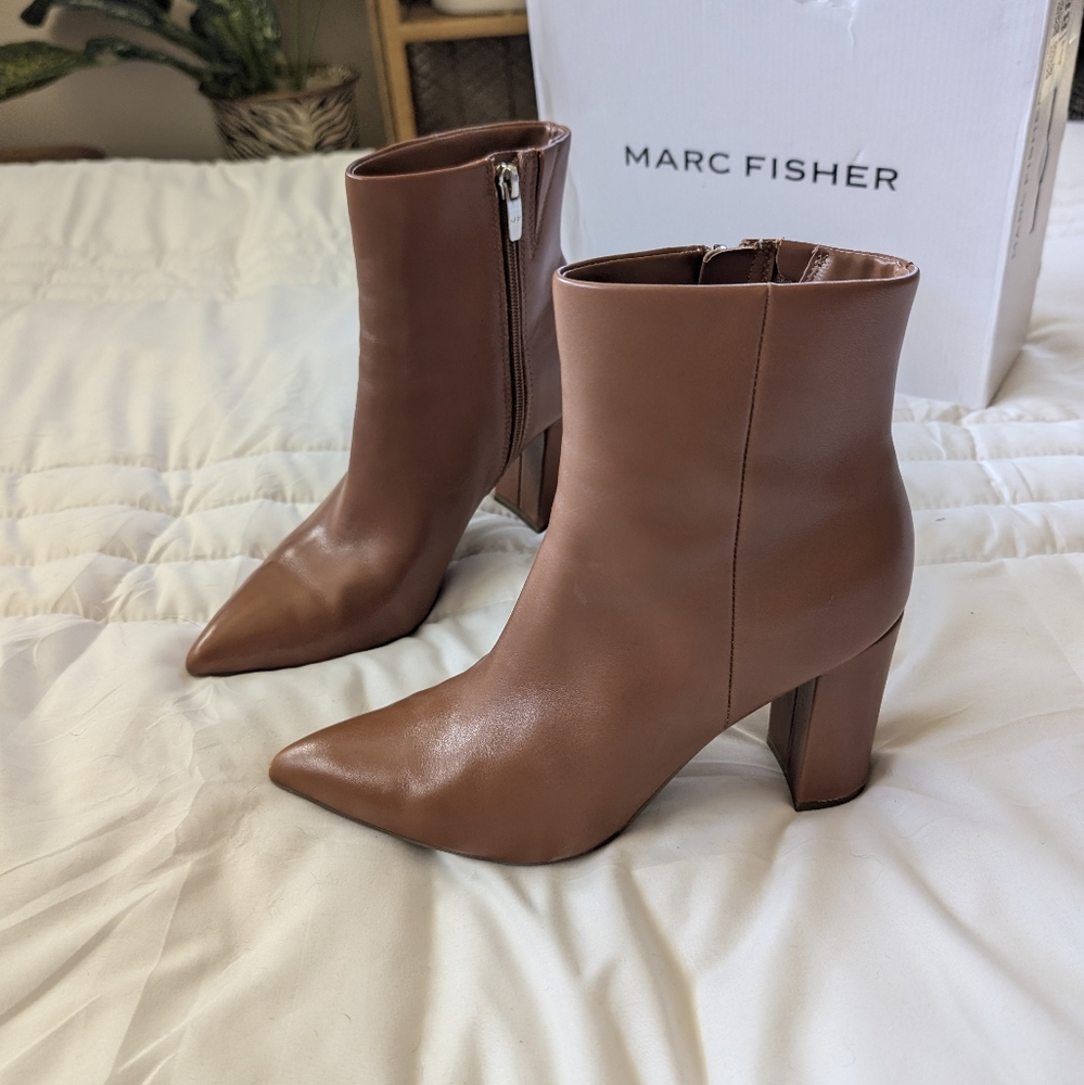 Marc Fisher Women's Size 7.5 Glorena Medium Natural Tan Leather Zip Ankle Bootie - Picture 17 of 17